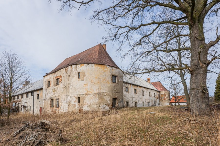 Středověká tvrz Jistebnice