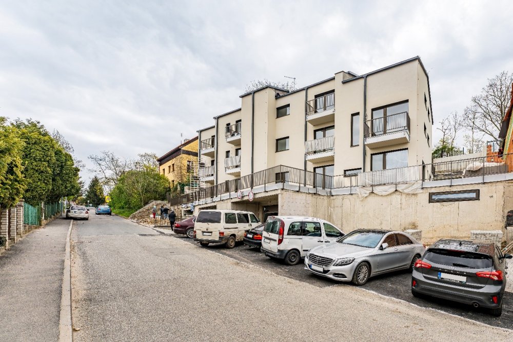 Komorní projekt Rezidence Pod Rybníčkem je dokončen. Ke koupi zbývá poslední byt