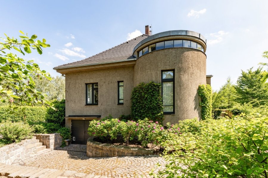 luxuury villa for sale