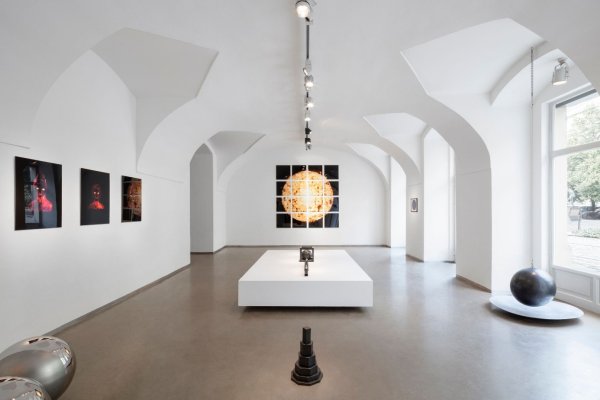 Praha jako galerie. Kde hledat současné umění i inspiraci pro luxusní bydlení