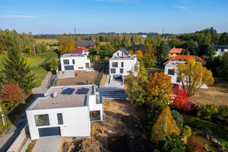 Nový projekt čtyř moderních rodinných domů Malostranská – Velké Popovice