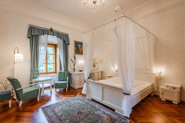 postel s nebesy