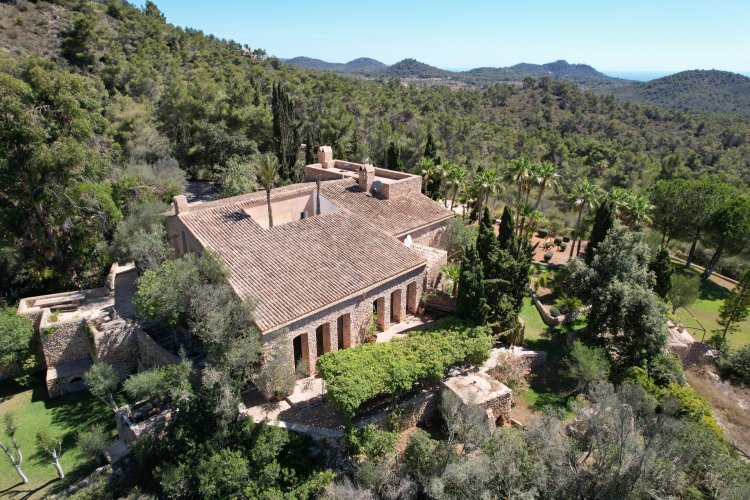 Prodej tradiční španělské vily, 680 m², na poz. 13 500 m², S'Horta - Mallorca