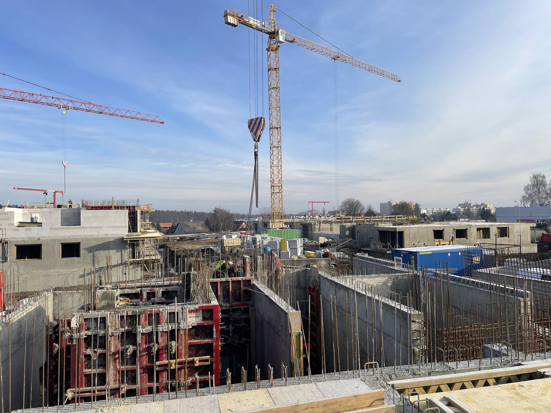 pohled na stavbu zhora