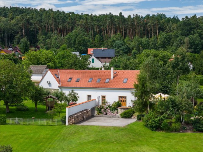 Sale of a recreational house 8+1, floor area 580 m², land 2,913 m², Kvítkovice, České Budějovice