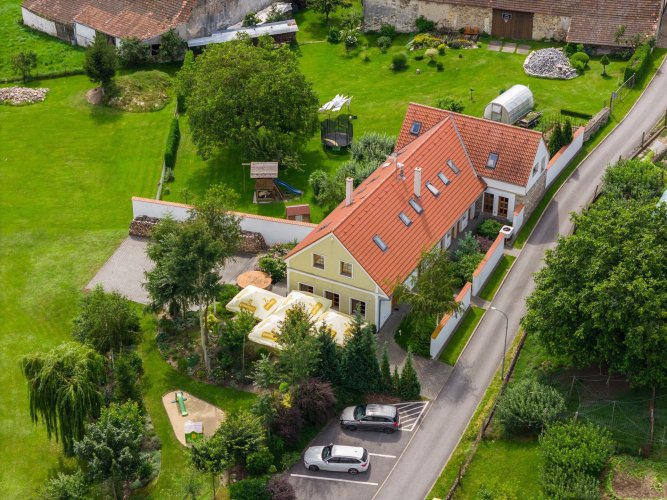 Prodej vícegeneračního rodinného domu 8+1, na pozemku 2.913 m², Kvítkovice, České Budějovice
