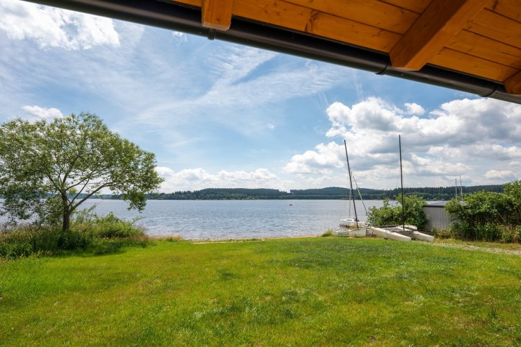 Prodej rodinného domu s vedl. stavbou, 5+kt/T, 156 m², poz. 1.810 m² na břehu Lipna – Jenišov, Horní Planá