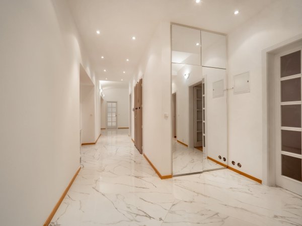 vestavěná skříň