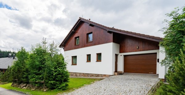 dům s garáží