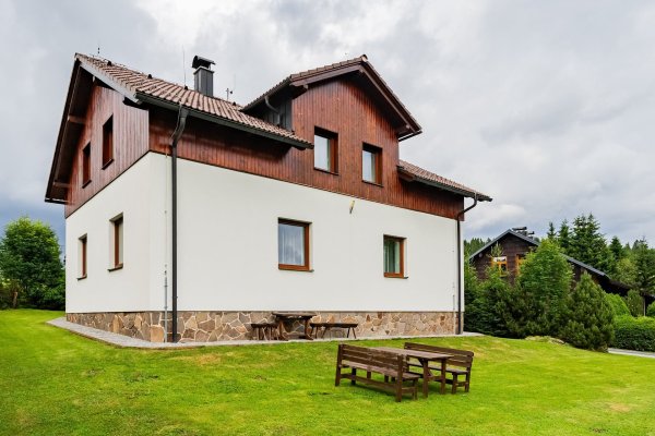 dům z jižní strany