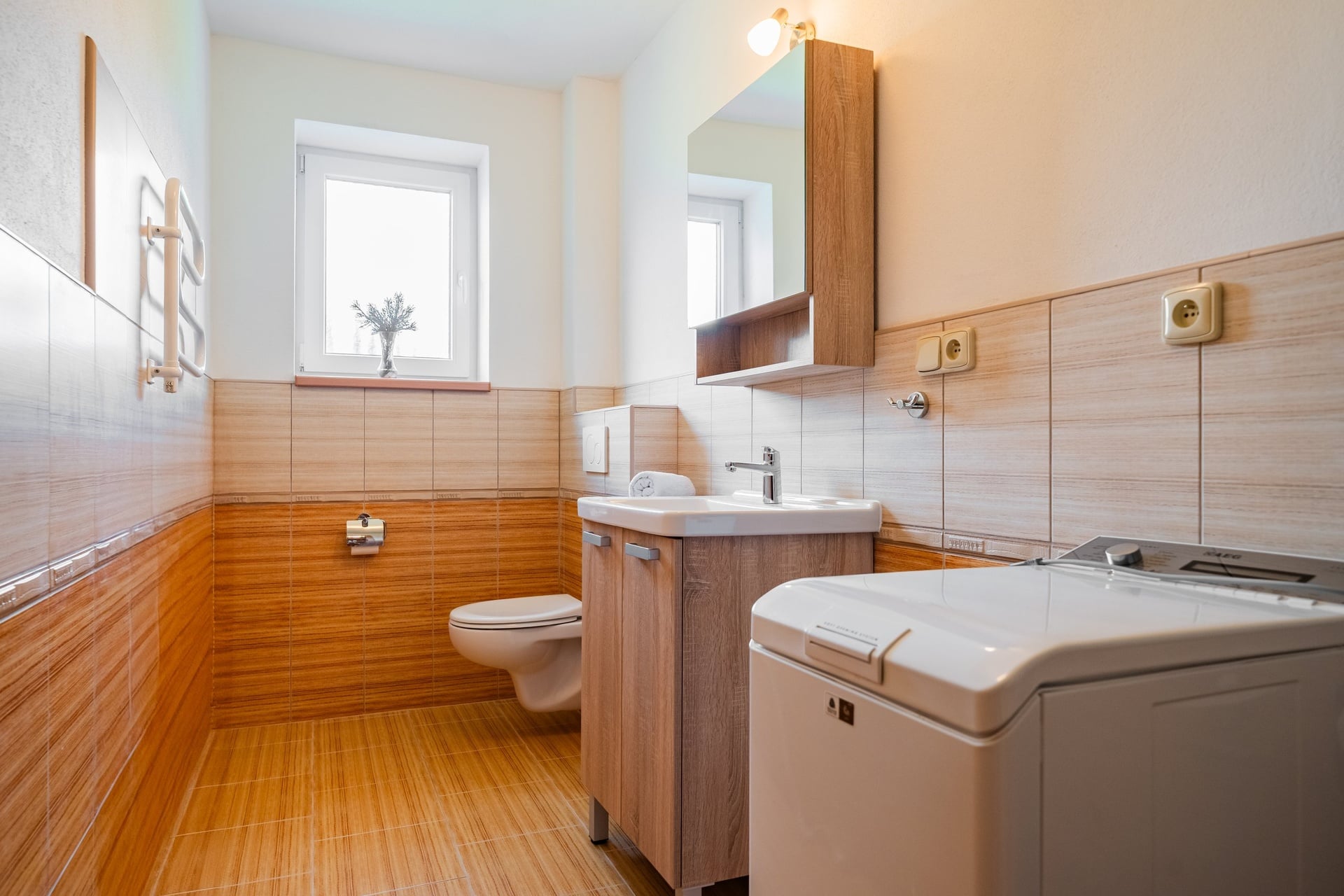 toaleta s prádelnou 