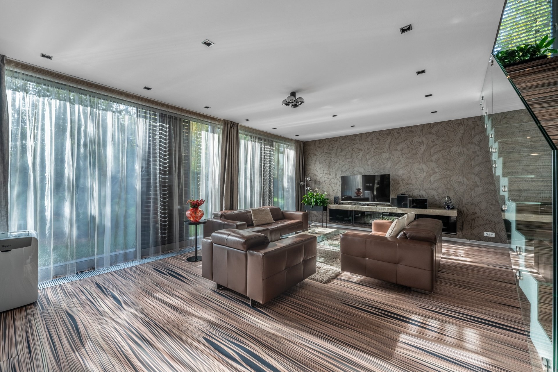 obývací pokoj s francouzskými okny