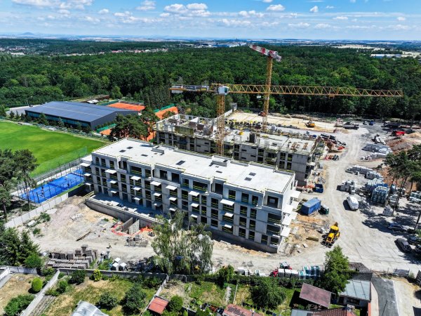 výstavba červenec