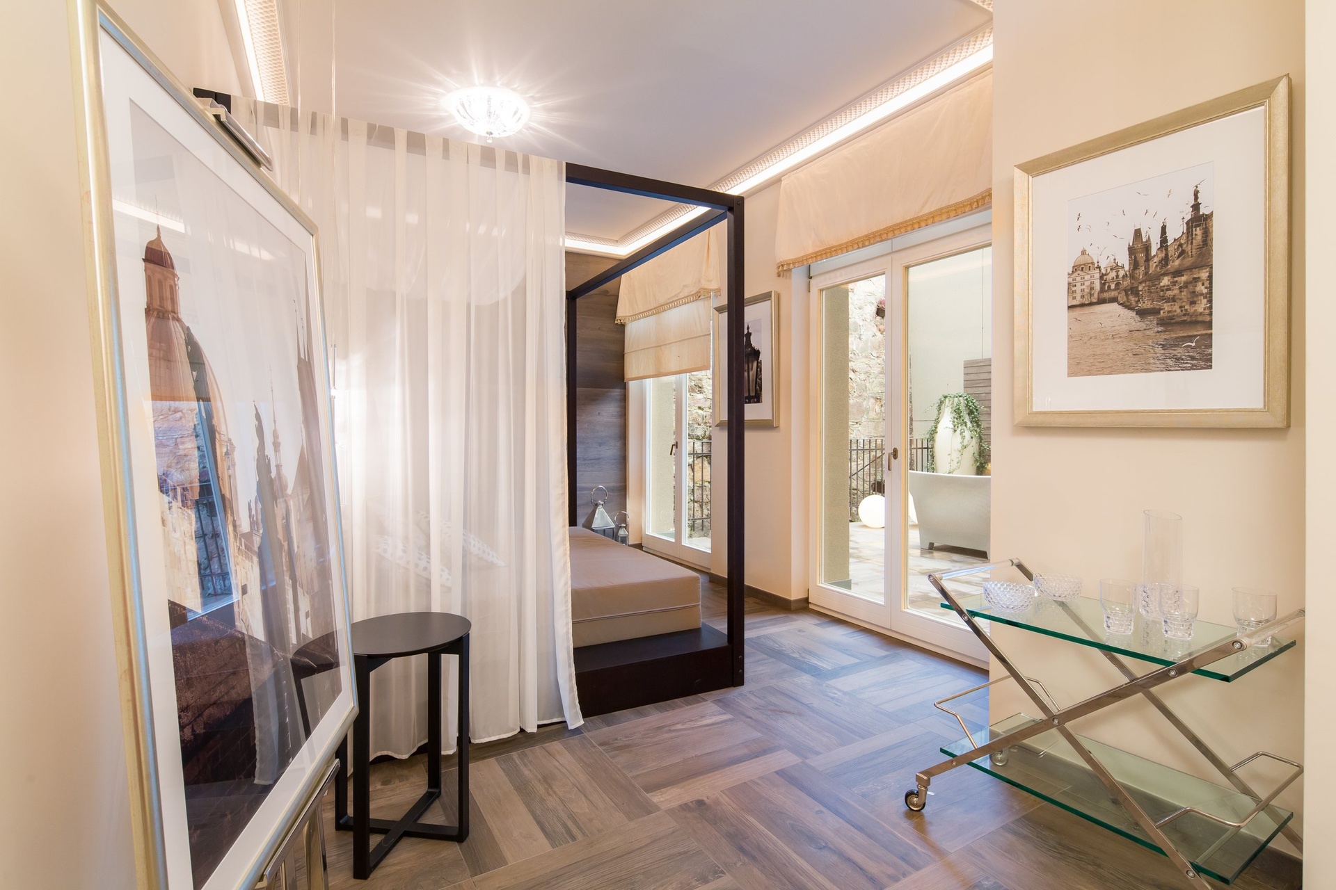 ložnice do dvora s terasou