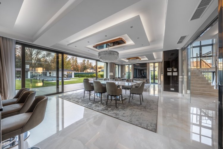 Prodej luxusní vily 590 m² s privátní wellness zónou, na pozemku 2 287 m², Průhonice, Praha-západ