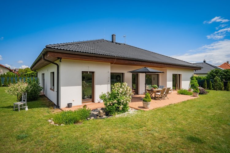 Prodej rodinného domu 5+kk/T/G, 229 m², pozemek 1721 m², Trnová u Jíloviště, Praha-západ