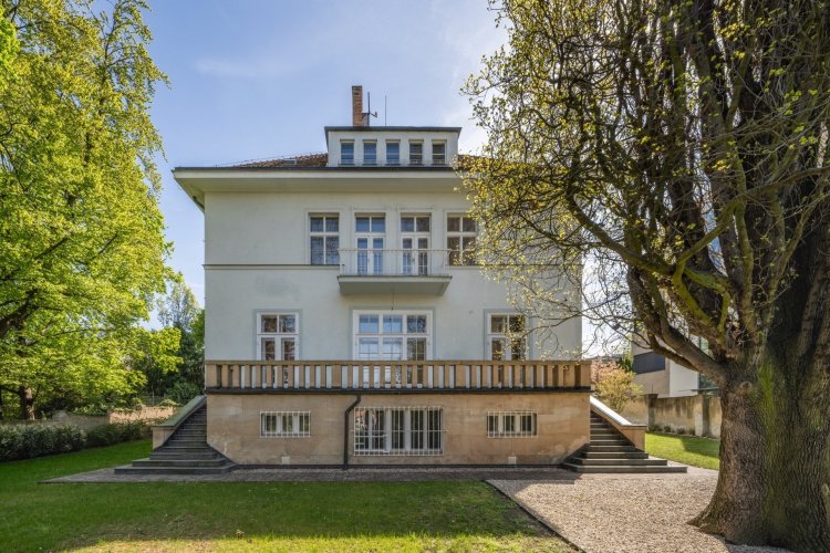 Prodej noblesní prvorepublikové vily 726 m² se zahradou v prestižní diplomatické čtvrti Bubeneč, Praha 6