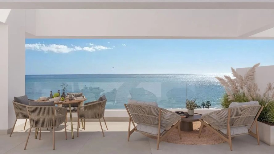 Prodej moderního apartmánu 4+kk/T/P s výhledem na moře, Málaga East, Španělsko
