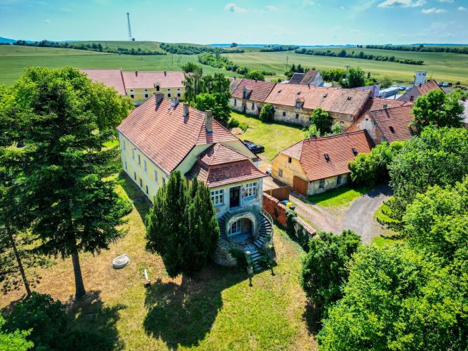 Prodej barokního zámku s vrchnostenským statkem, Žatec - Milčeves