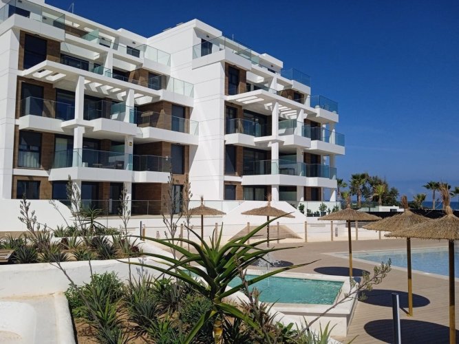 Modern 2-Bedroom Apartment with Terrace Directly by the Beach, 85 m², Dénia, Spain