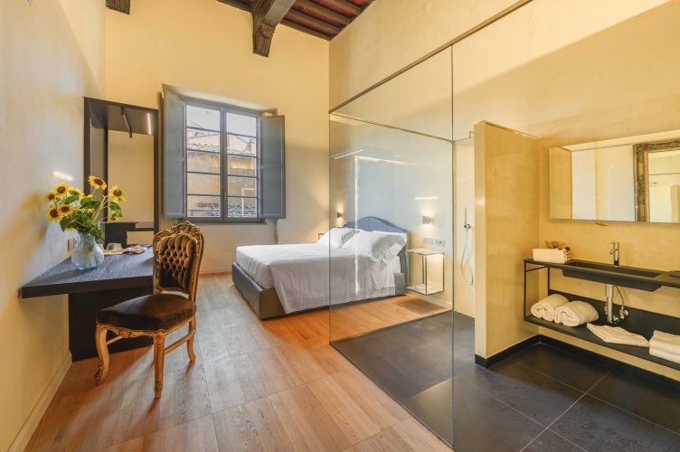 Sale of a 600 m² Boutique Hotel, Piazza del Campo, Siena, Italy