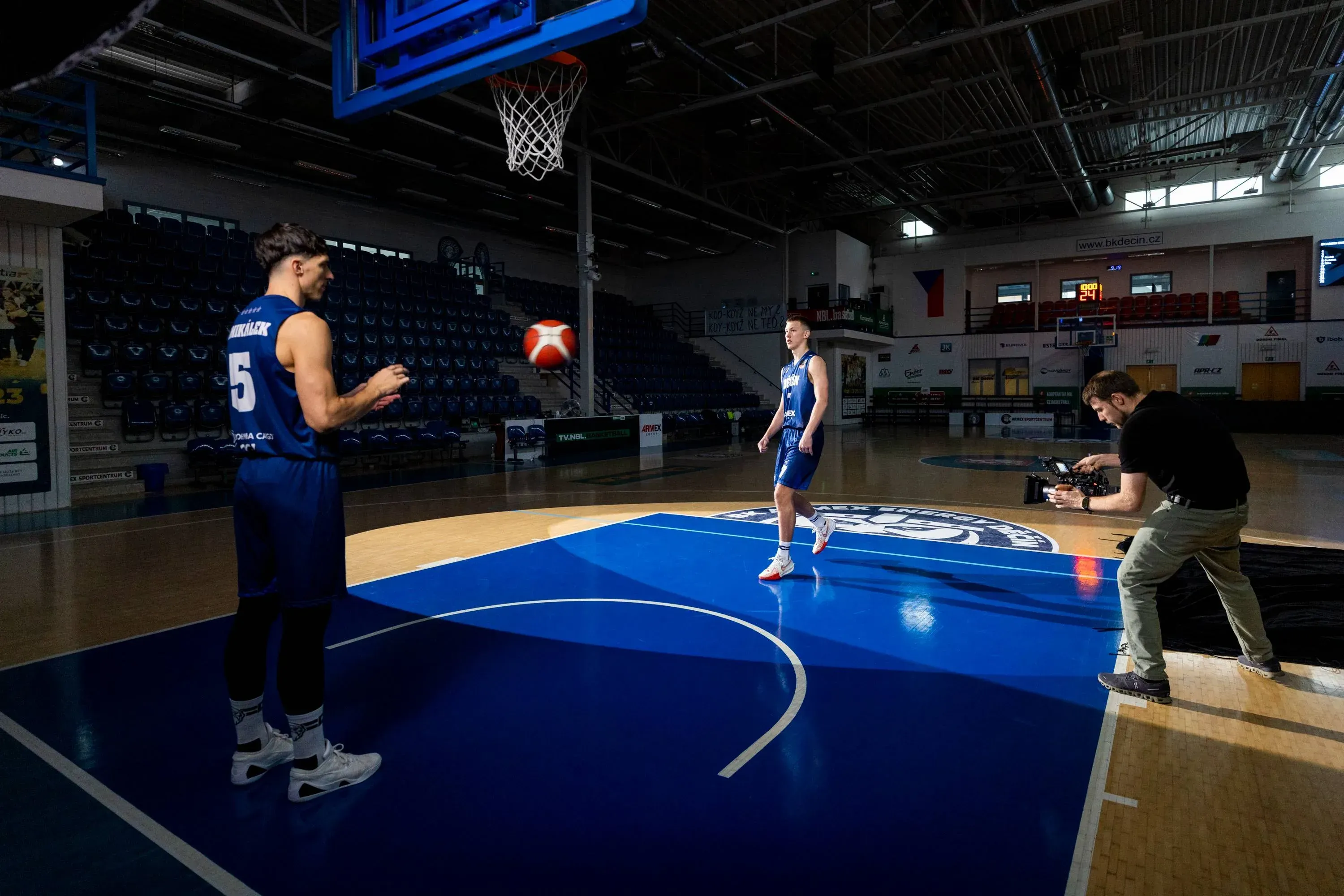 Natáčení v basketbalové hale BK Děčín